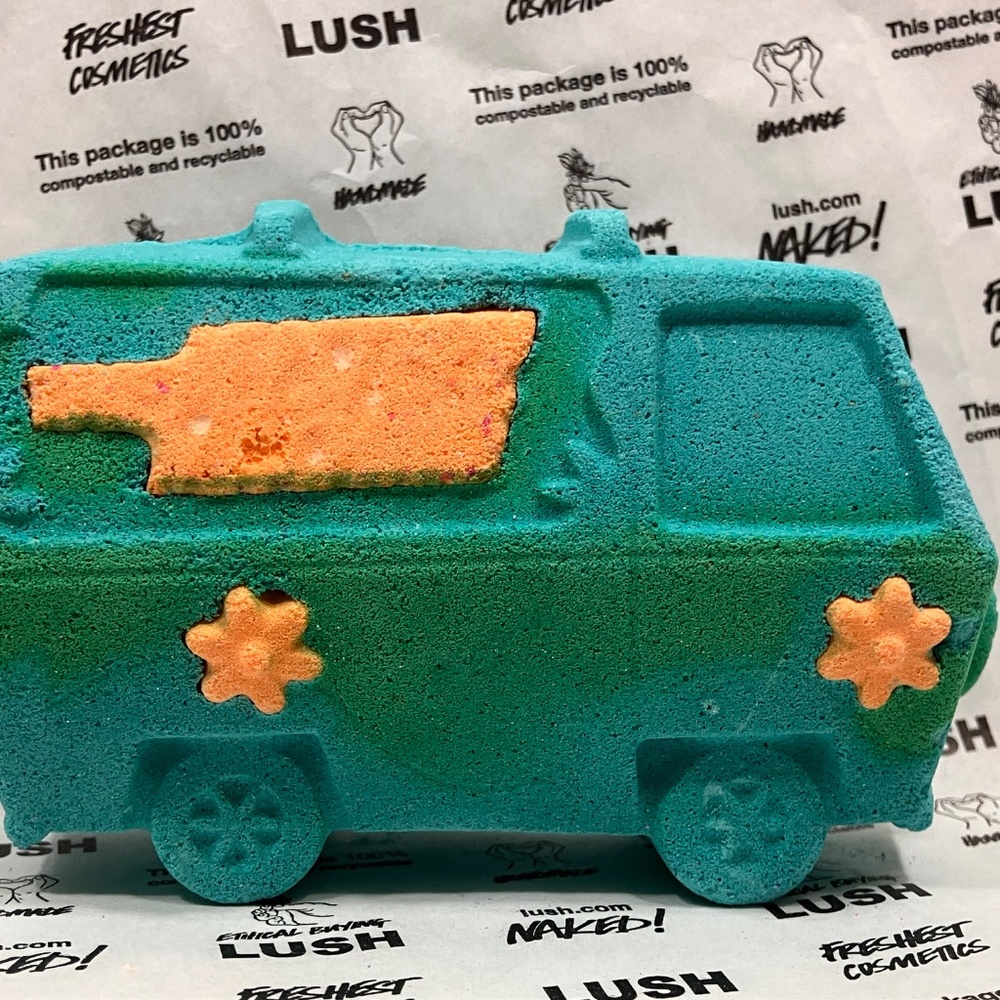 LUSH Scooby Doo Mystery Machine Bath Bomb - Picture 3 of 9